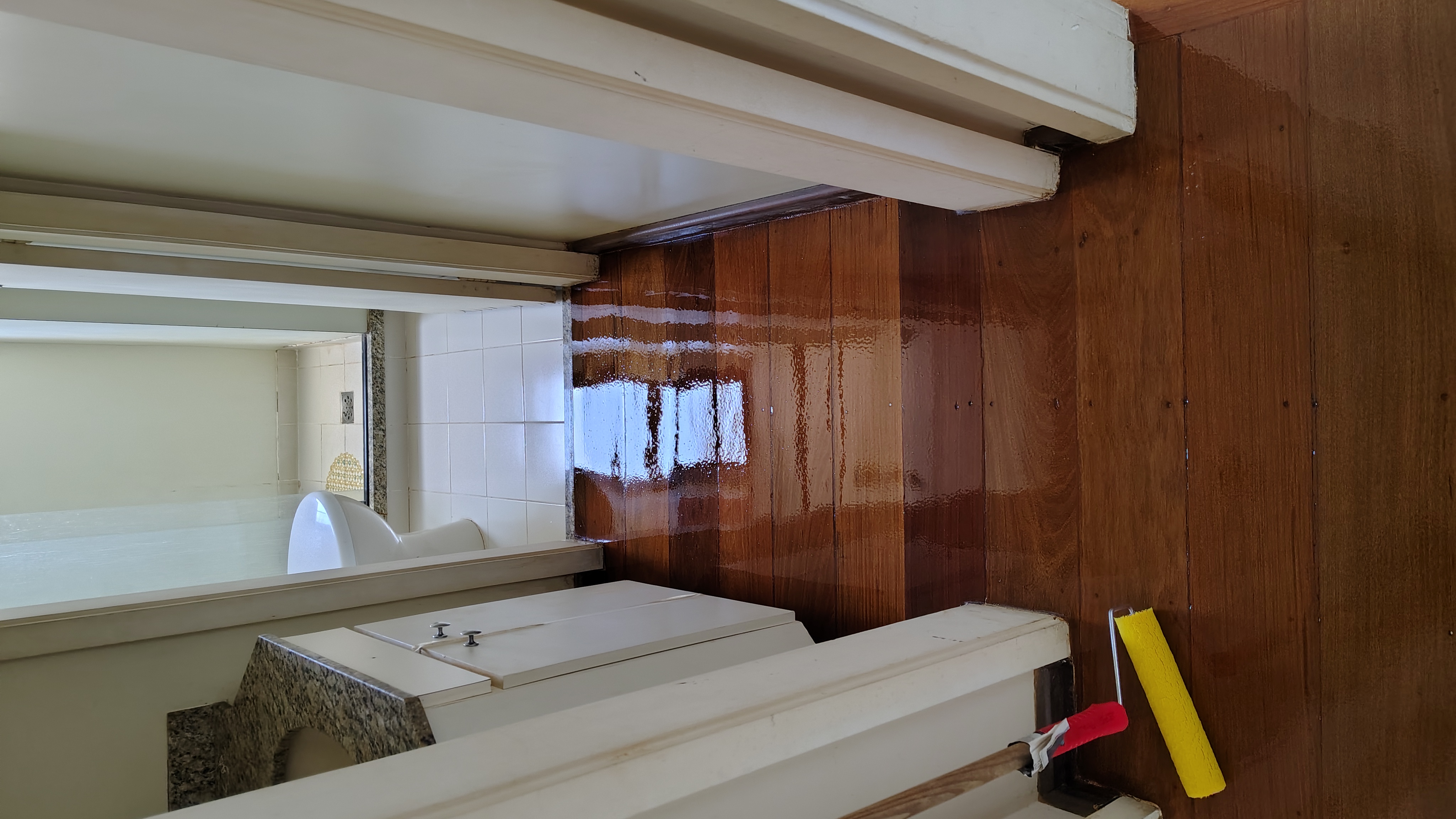 Hall íntimo — piso de madeira restaurado pela LM Sinteko